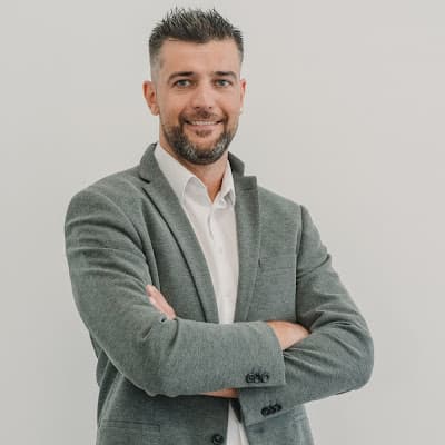 Agente inmobiliario en Cúllar Vega: Jesús Pérez