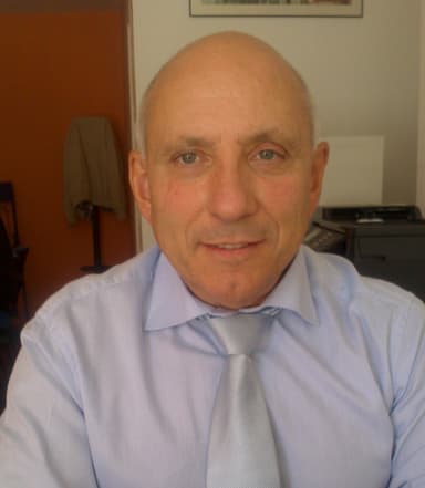 Agente inmobiliario en Pamplona: Luis María Serrano