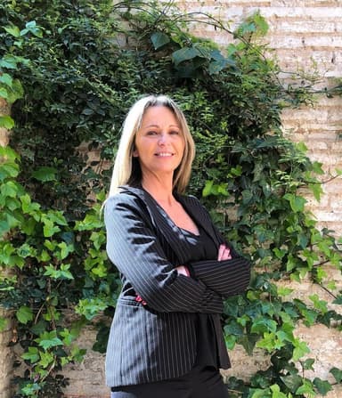 Agente inmobiliario en L'Eixample: Karina Fernández
