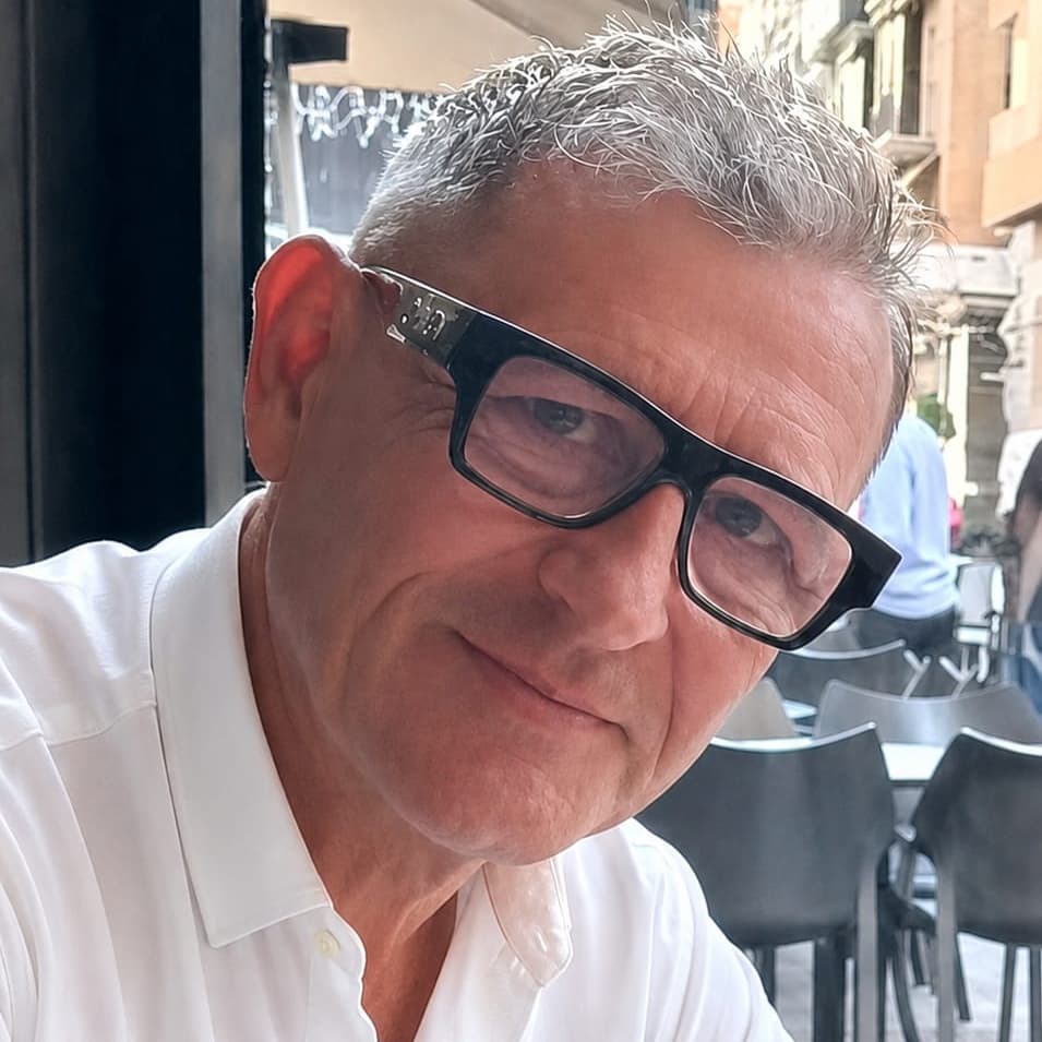 José Luis Martínez Cuadros