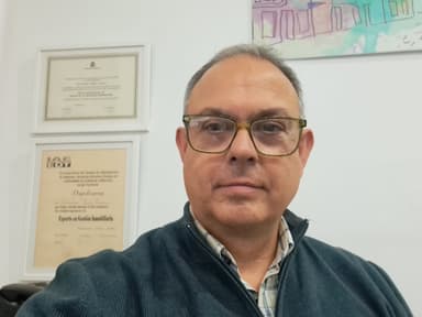 Agente inmobiliario en Lucena: Salvador Pérez García