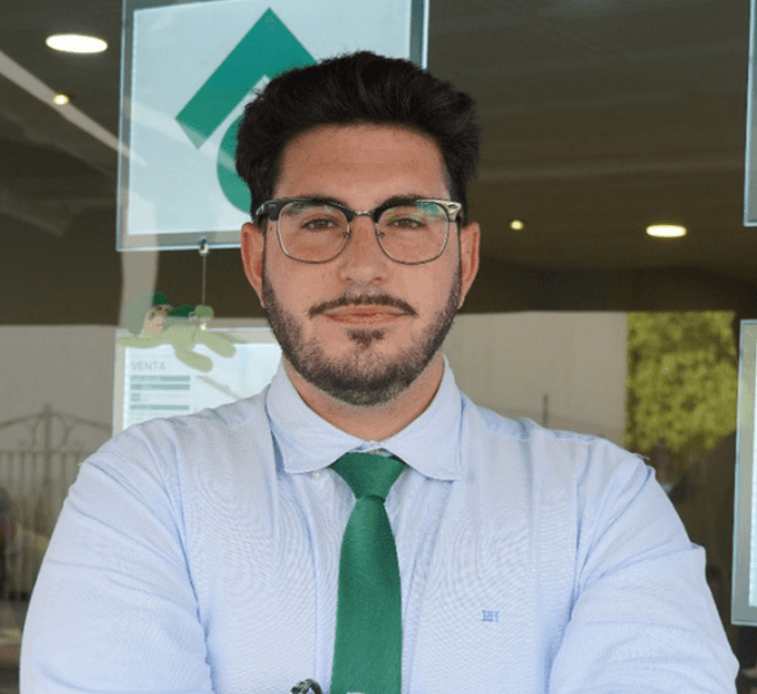 Agente inmobiliario en Peligros: Adrián Lozano