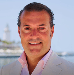 Agente inmobiliario en Gijón: Pol Revilla
