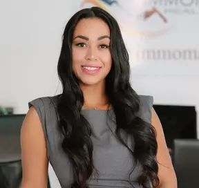 Agente inmobiliario en Almoradí: Houda Farssali
