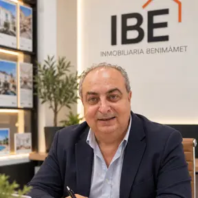 Agente inmobiliario en Pobles de l'Oest: Vicente Traura