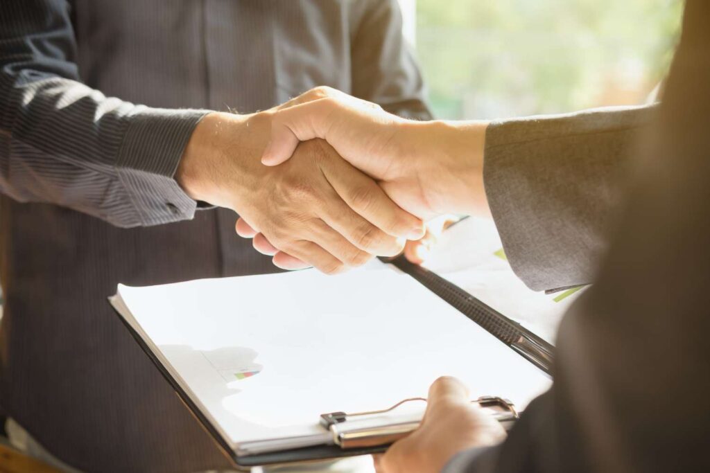 cuanto cobra una inmobiliaria